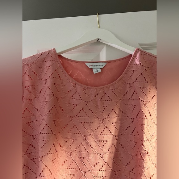Lightly Worn, women’s XL Liz Claiborne Pink Short Sleeve Boxy Blouse - Picture 4 of 7